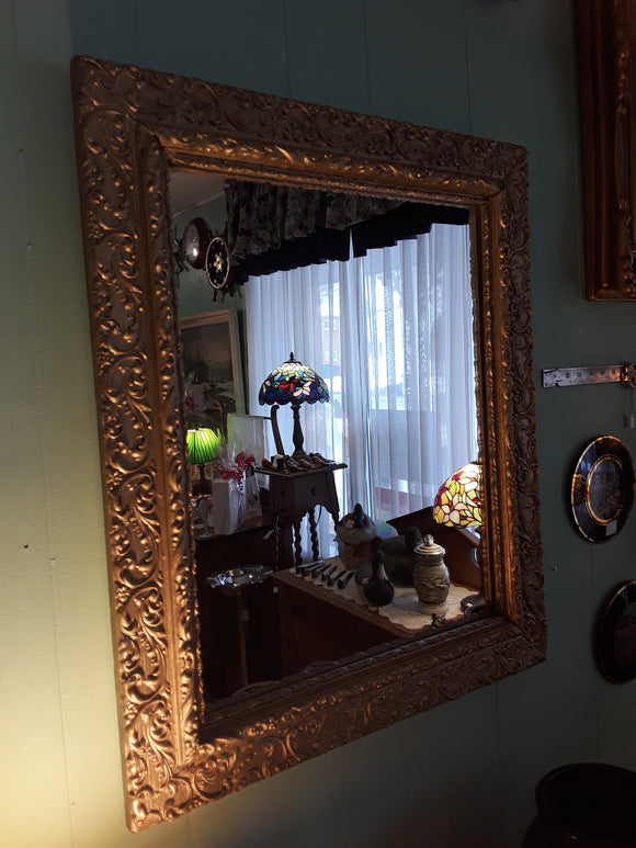 #19308- Mirror in Beautiful Vintage Frame